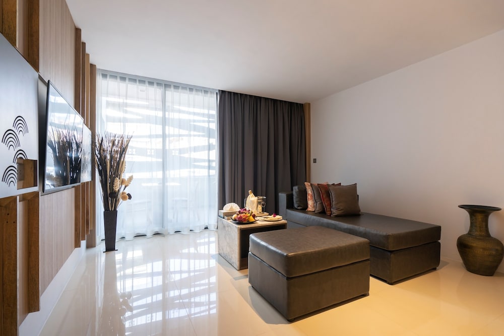Two Bedroom Suite - Photo 7