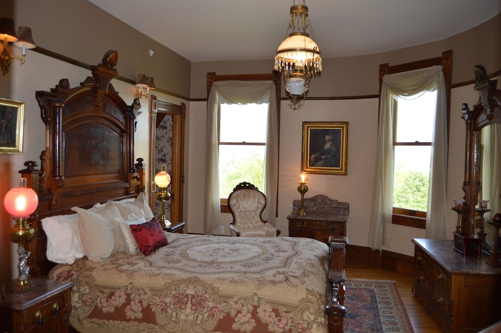The Bellevue Room