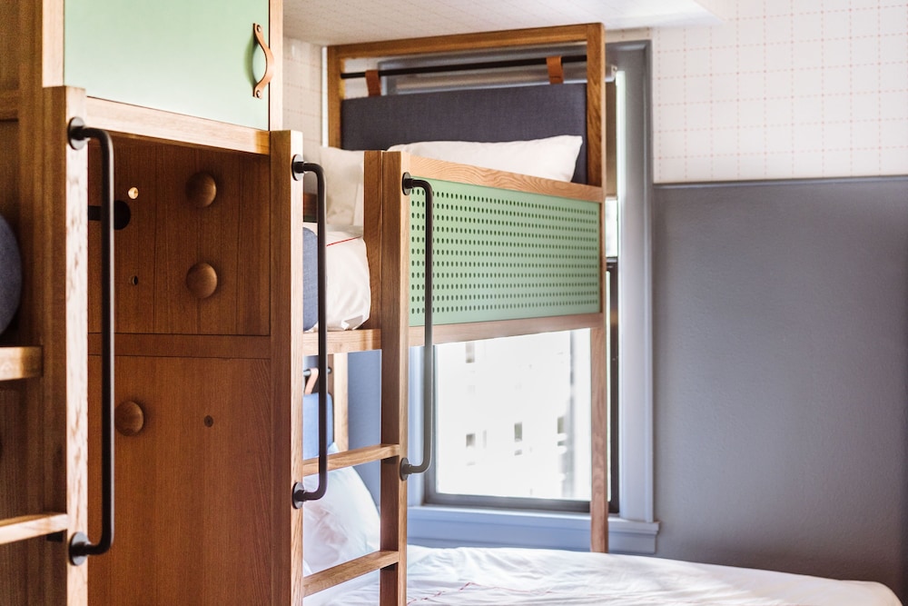Deluxe Quadruple Room, Multiple Beds (Max Bunk Beds) photo 3