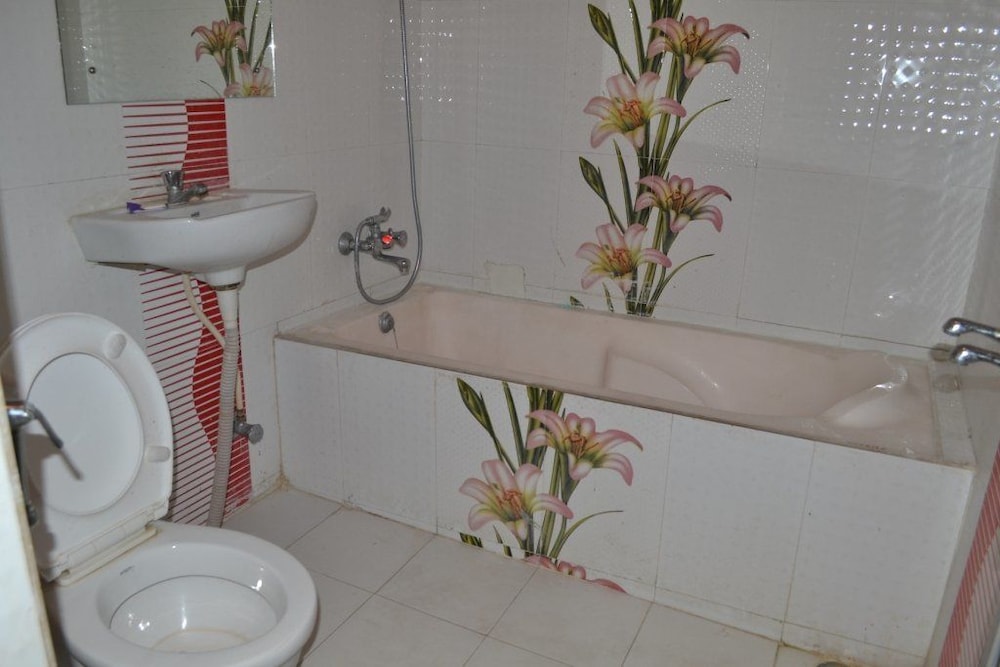 Basic Double Room, 1 Double Bed, Smoking photo 3