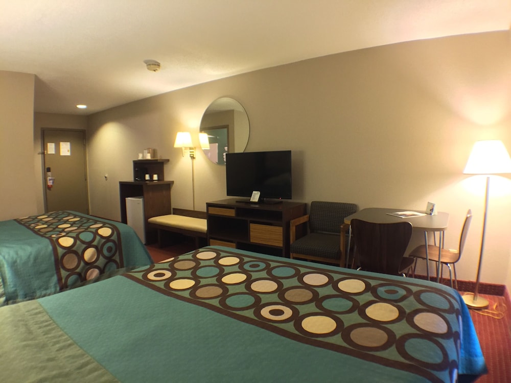 Room, Multiple Beds, Non Smoking - Photo 1