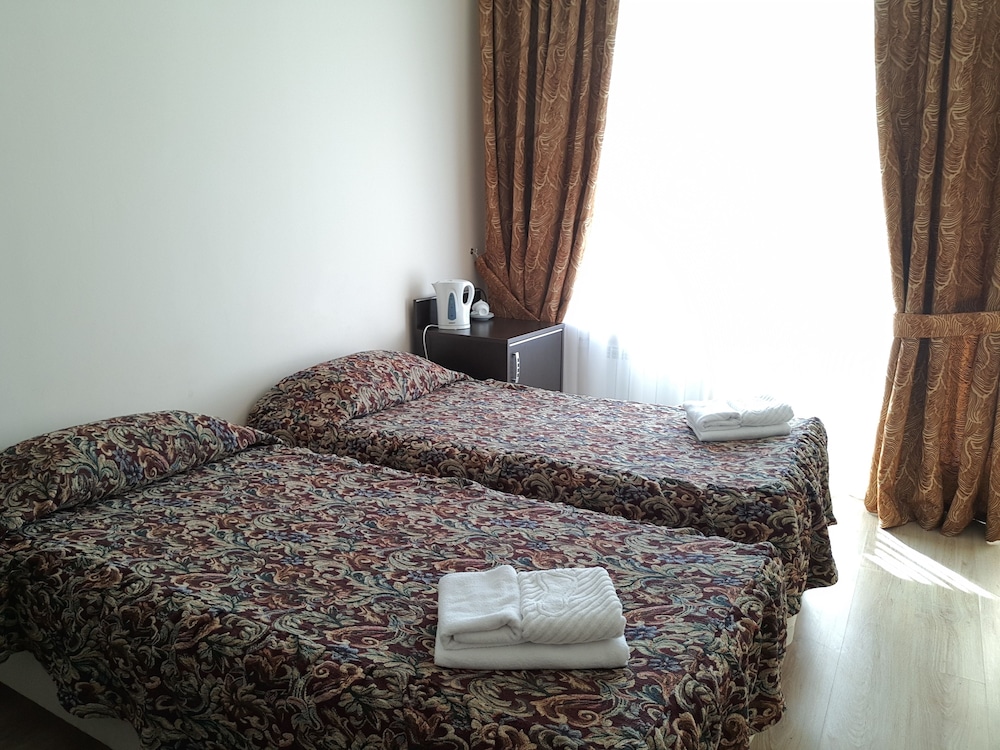 Premier Double Room, Pool Access photo 1