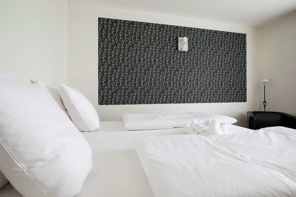 Suite, 1 King Bed, Non Smoking, Bathtub - Photo 18