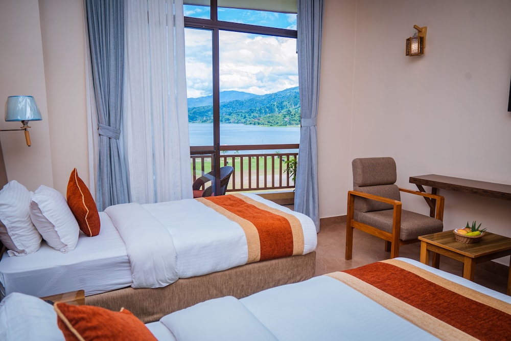 Deluxe Double or Twin Room, Lake View - Photo 11
