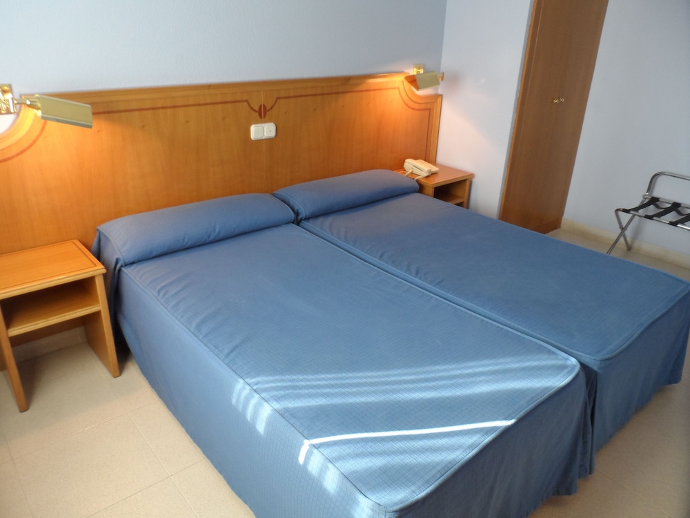 Standard Twin Room, 2 Twin Beds photo 3