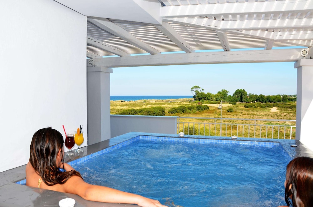 Honeymoon Suite, Sea View - Photo 6