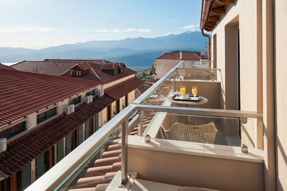 Super Triple Room with Balcony - Photo 2