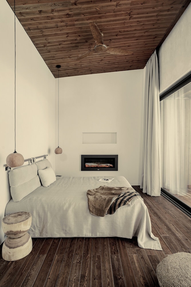 Relax Suite, Private Pool, Sea Front photo 3