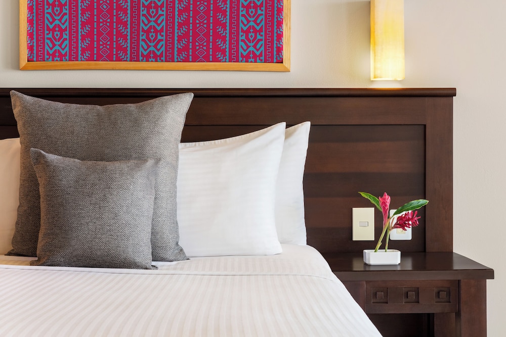 Junior Suite, 1 King Bed (Tropical View) photo 3