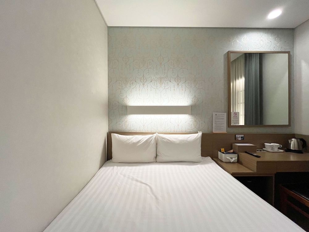 Business Double Room (No Window, No View) photo 2