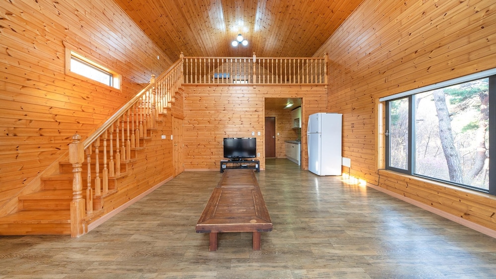 Basic Room, 2 Bedrooms (Carnation)