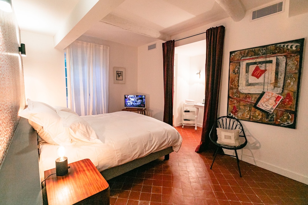 Romantic Double Or Twin Room photo 3