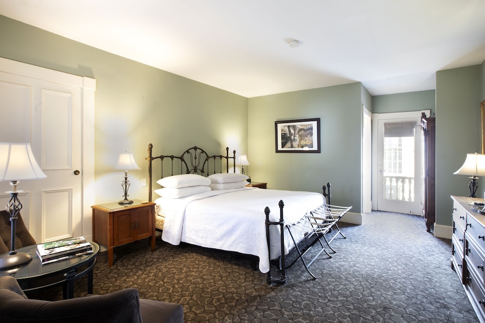Traditional Room, 1 King Bed, Non Smoking (206 Beekham)