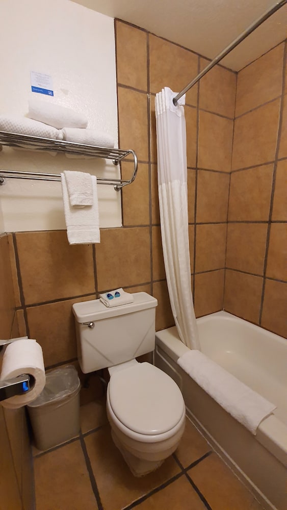 Room, 1 Double Bed, Non Smoking - Photo 7