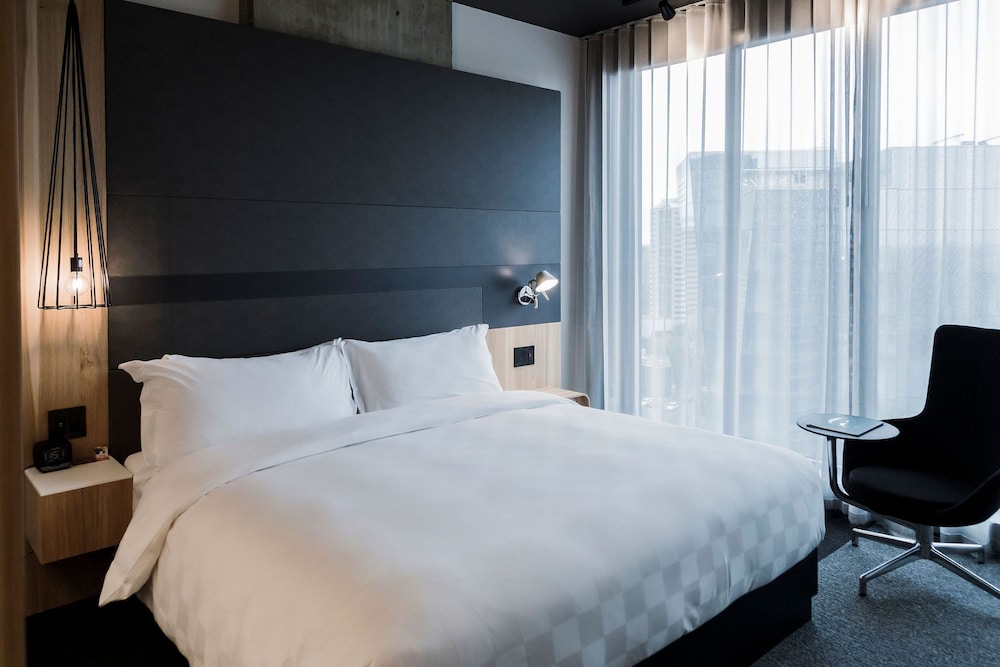 Room, 1 King Bed, River View