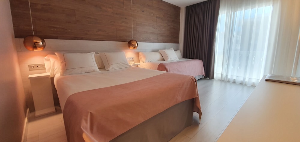 Standard Double Room - Photo 8
