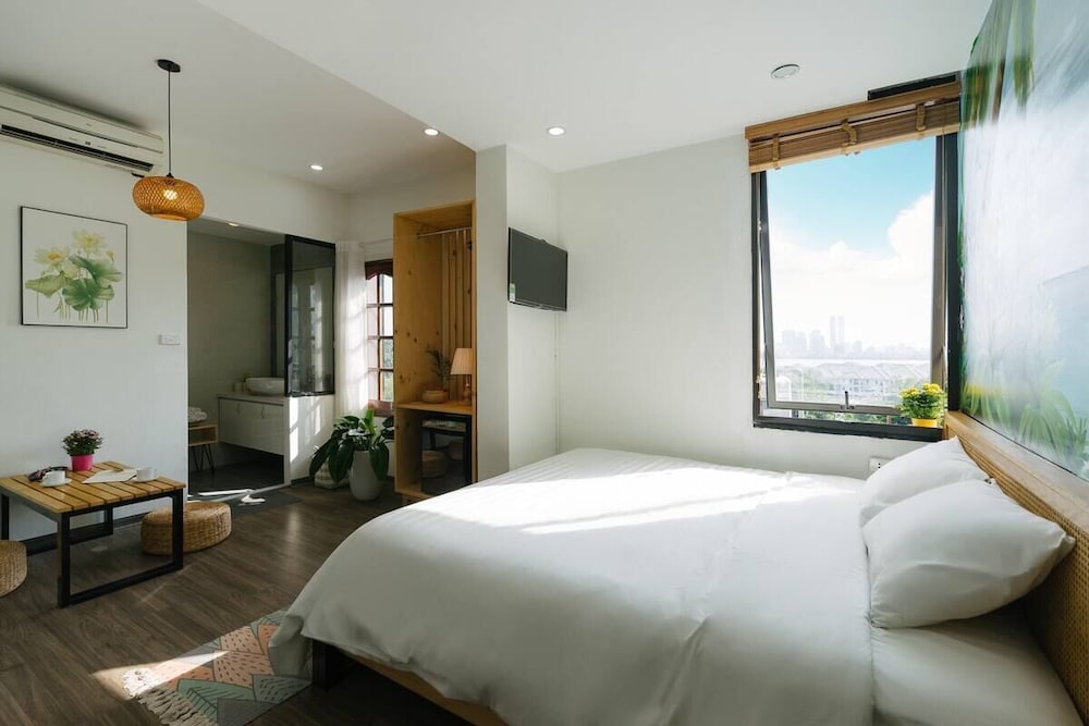 Honeymoon Studio