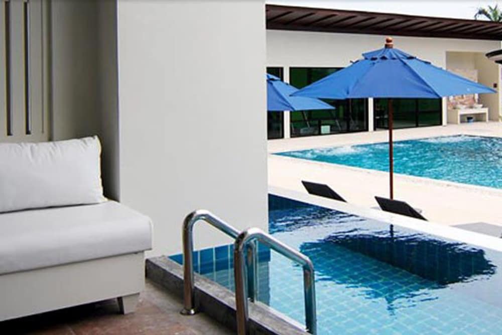 Deluxe Room, Pool Access - Photo 2