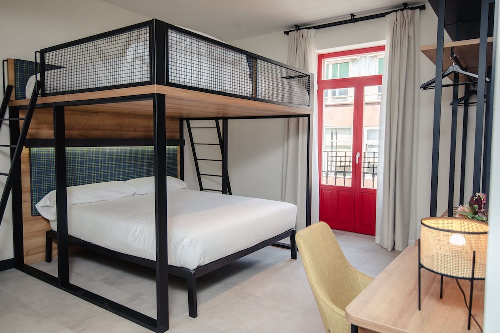 Premium Quadruple Room