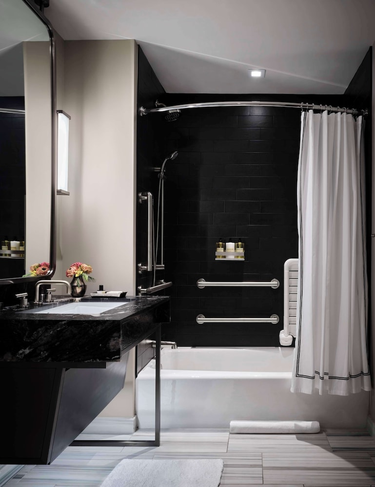 Room, 1 King Bed, Bathtub