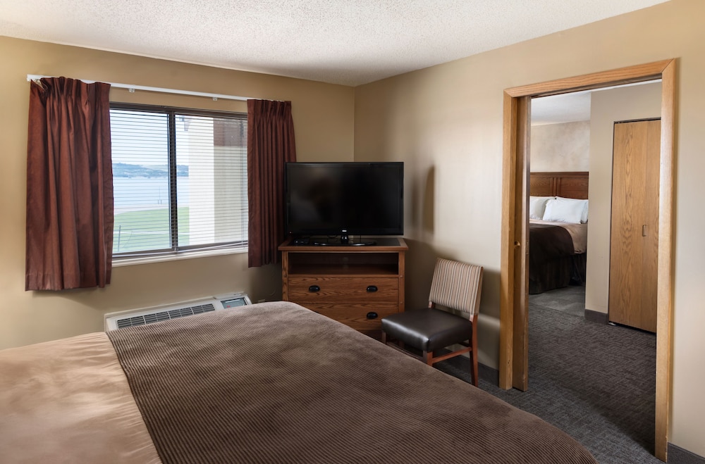 Suite, Multiple Beds, River View (2 Queen 1 King Suite)