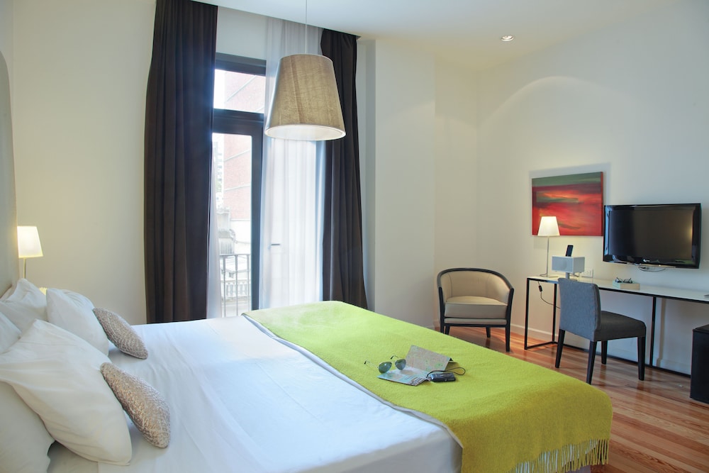 Suite, 1 King Bed, Non Smoking - Photo 3