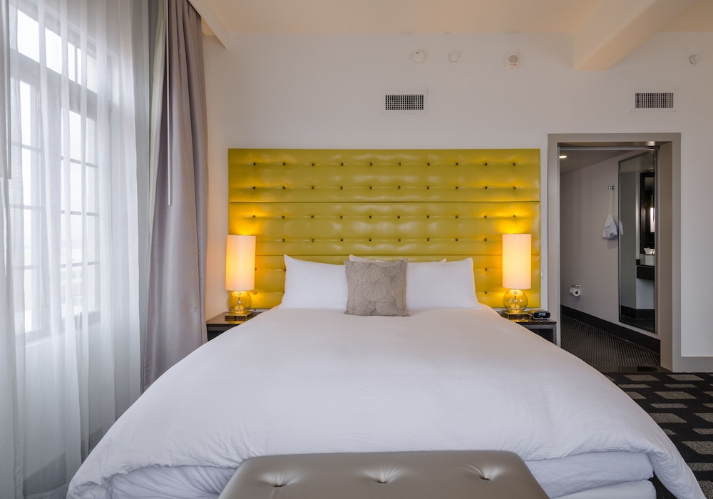 One King Bed (Maverick Room) - Photo 7