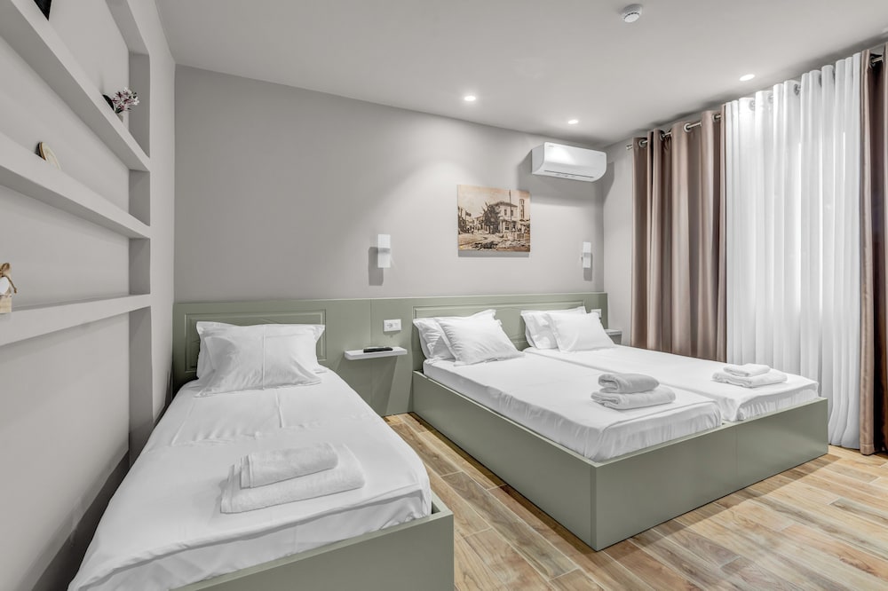 Deluxe Triple Room photo 3