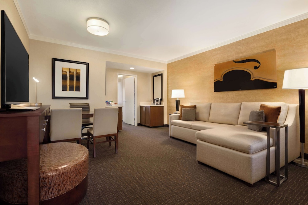 Premium Suite, Accessible, Non Smoking - Photo 3