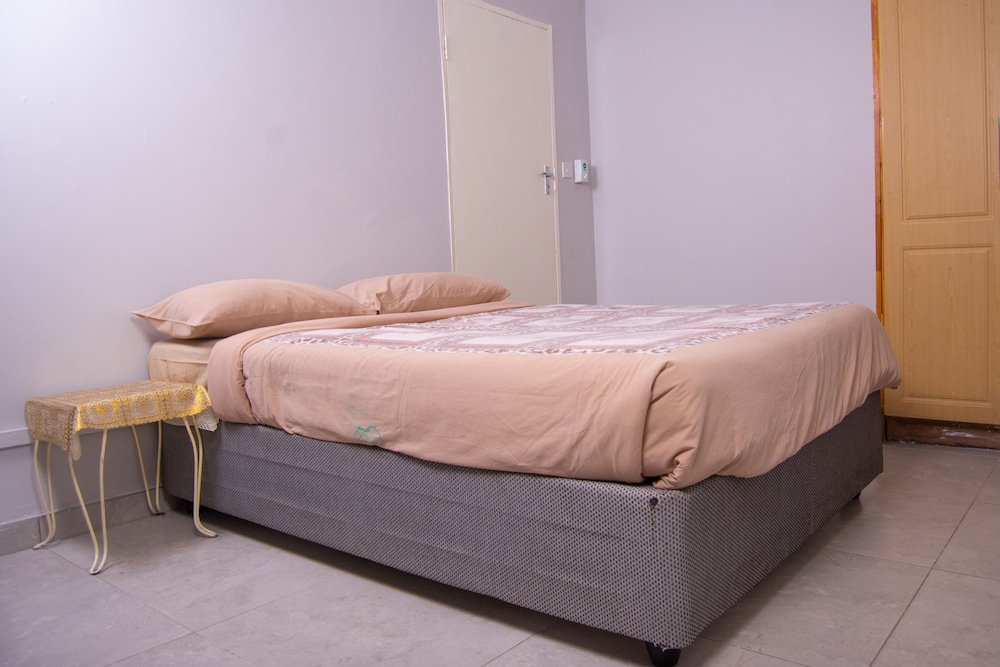 Basic Single Room photo 2