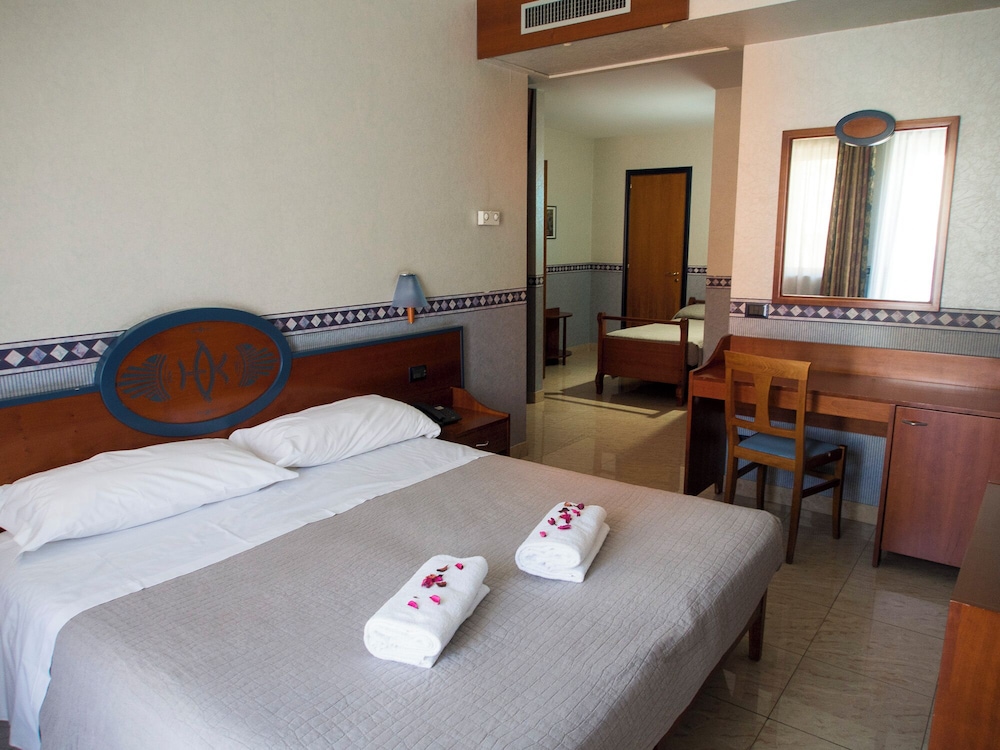 Economy Triple Room