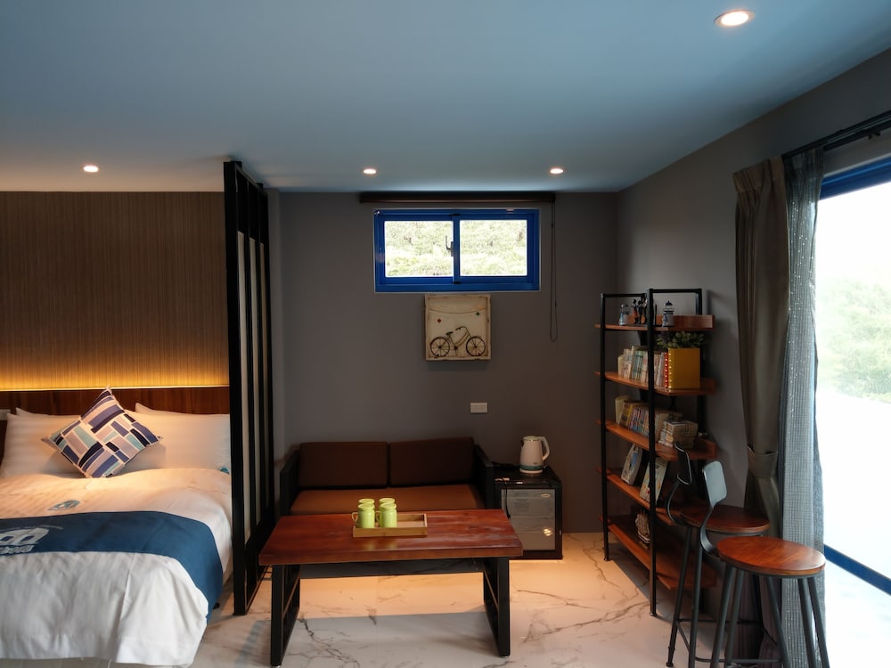 Comfort Quadruple Room, 2 Double Beds, Partial Sea View photo 3
