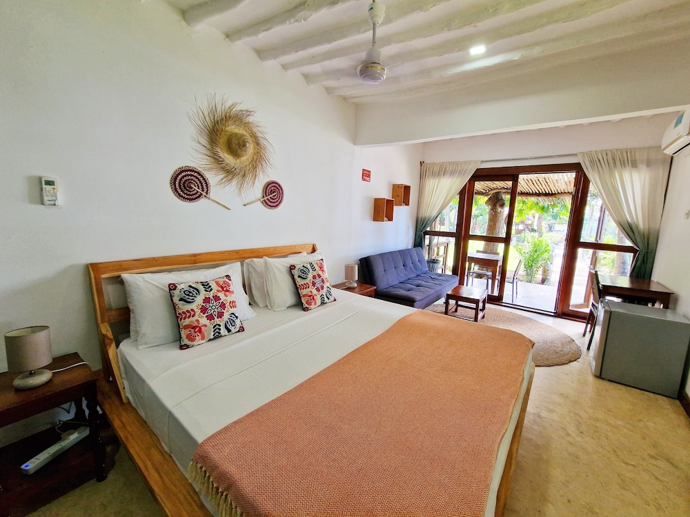 Deluxe Double Room, 1 Queen Bed with Sofa bed, Partial Ocean View, Garden Area
