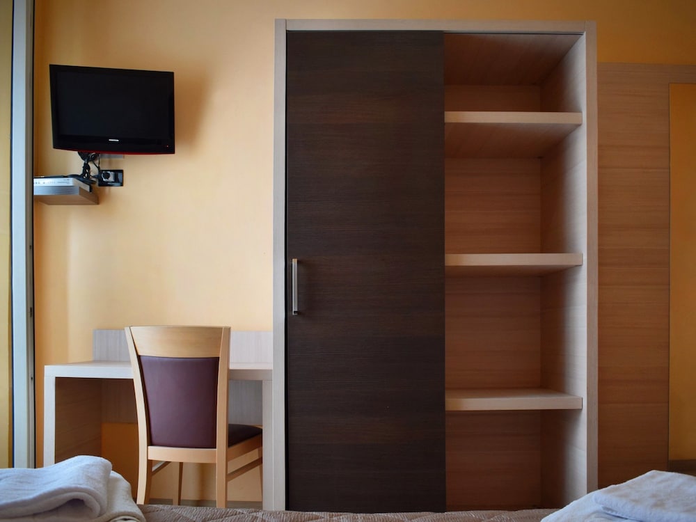 Standard Double Room - Photo 2