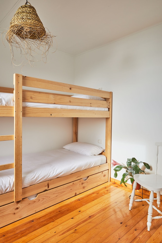 Dormitorio compartido, baño compartido, vista al jardín (1 cama en un dormitorio compartido de 4 camas + surf)