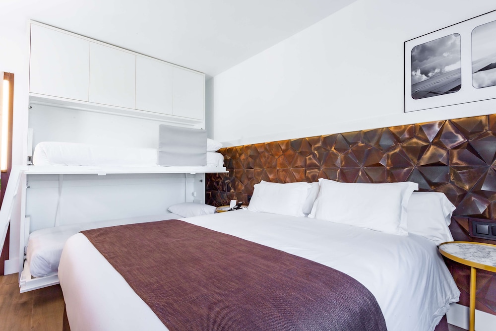 Standard Room, Multiple Beds (King Bunk) photo 2
