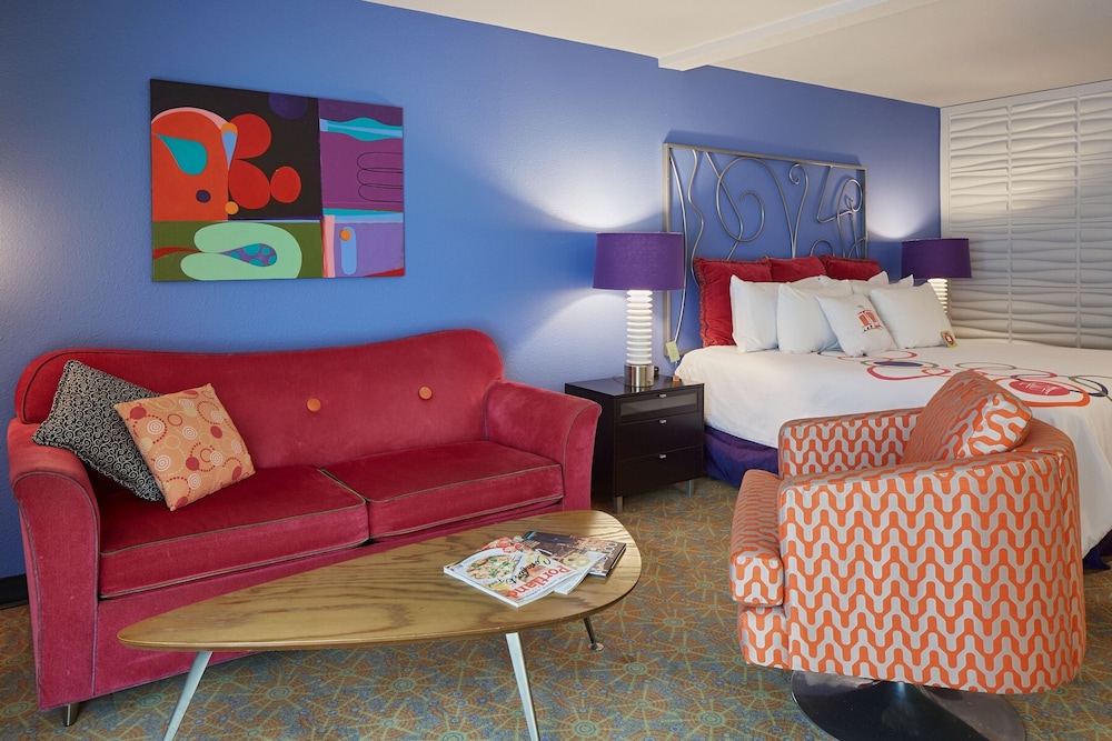 Suite, 1 King Bed with Sofa bed, Patio (King Suite with Patio) - Photo 2
