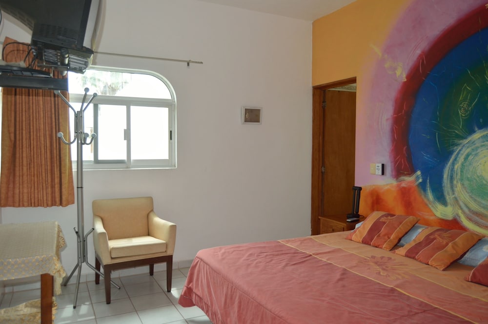 Deluxe Room, 1 King Bed photo 1