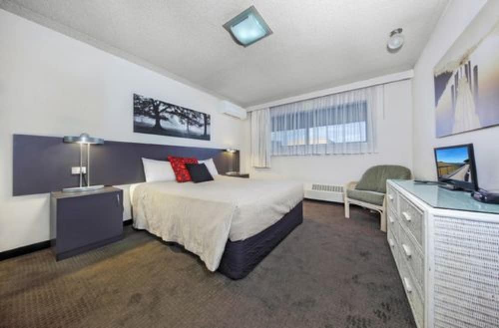 Economy Studio, 1 Queen Bed, Kitchenette photo 3