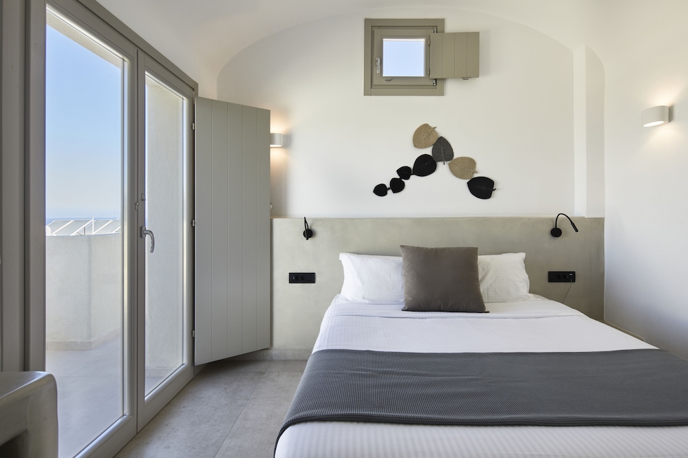 Honeymoon Suite, 1 King Bed with Sofa bed, Jetted Tub, Sea View