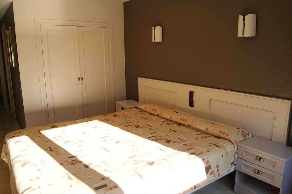 Superior Double Room, 1 King Bed, Private Bathroom, Mountain View photo 3