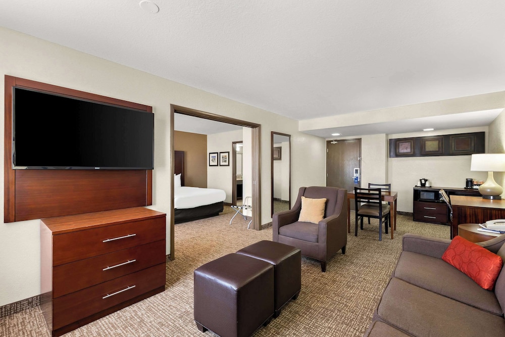 Suite, Multiple Beds, Non Smoking photo 2
