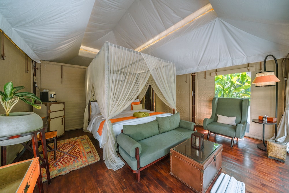 1 Bedroom Sensual Infinity Pool Tent - Adults photo 3