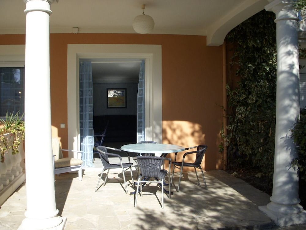 Comfort Studio, Terrace, Pool View (Cocteau) photo 2