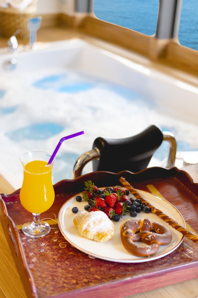 Black Sea Suite with Jacuzzi and Sea View - Photo 6