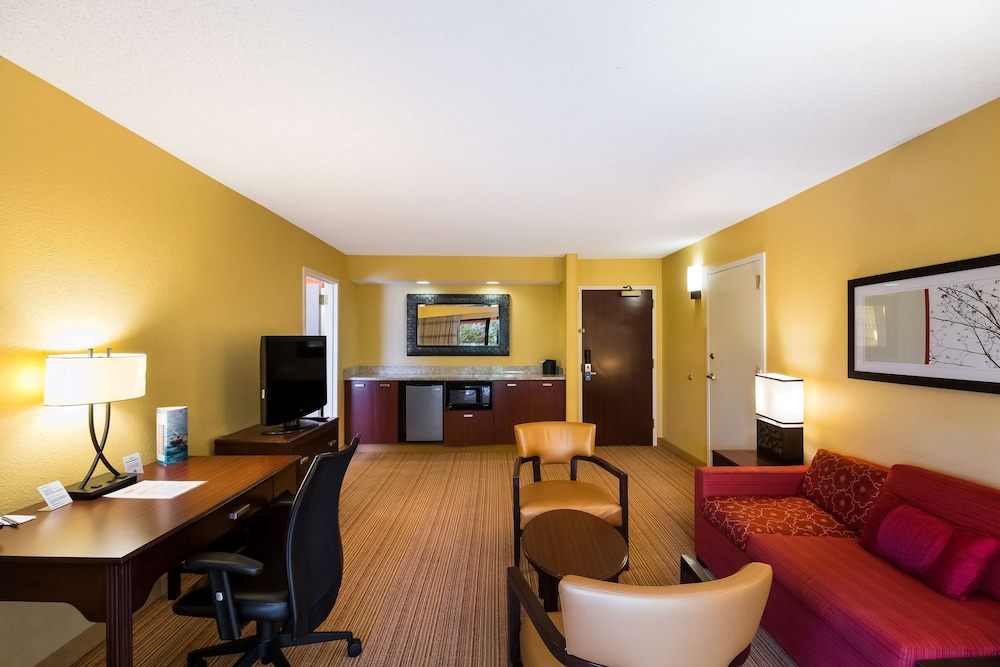 Superior Suite, 1 King Bed with Sofa bed (One Bedroom) - Photo 1