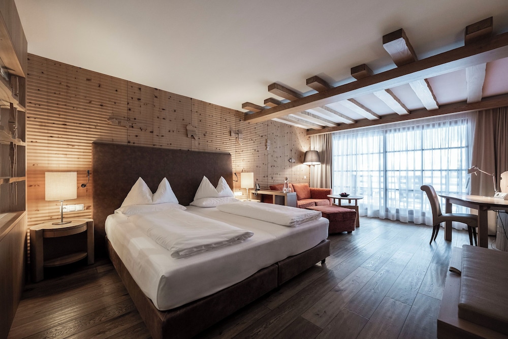 Junior Double or Twin Room, Balcony, Park View