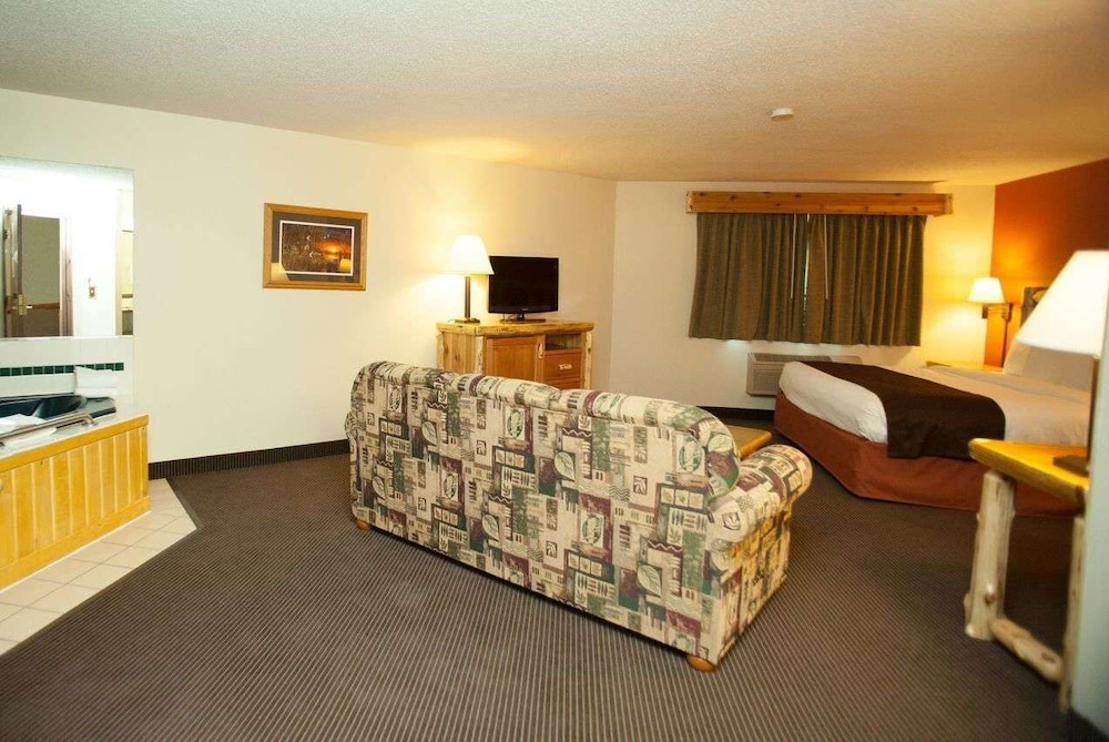Deluxe Studio Suite, 1 King Bed, Queen Sofa Bed, Jacuzzi, Non Smoking photo 1