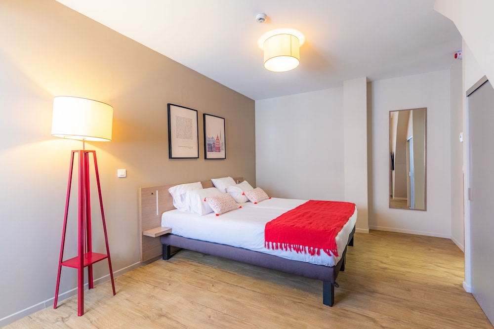 Standard Apartment, 1 Double Bed with Sofa bed - Photo 6