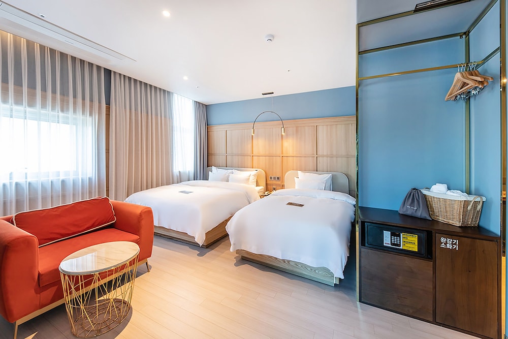 Twin Terrace Room-Breakfast Included,Unlimted Starbucks Coffee Bean,OTT Available,15PM CI / 13PM CO - Photo 1